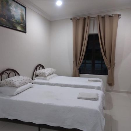 Yasmeen Studio Roomstay Kijal - Room 1 - For Two Person Islam Guest Only 외부 사진