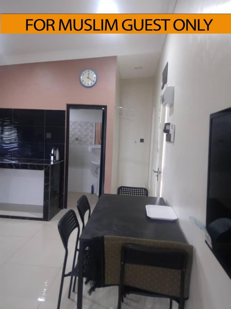 Yasmeen Studio Roomstay Kijal - Room 1 - For Two Person Islam Guest Only 외부 사진